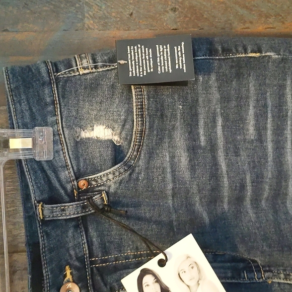 NWT Kendall + Kylie Distressed Denim Skirt - Size 9/29 - Picture 4 of 7